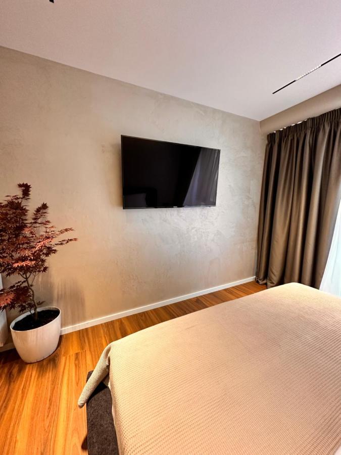 Aia Suites & Apartments 地拉那 外观 照片