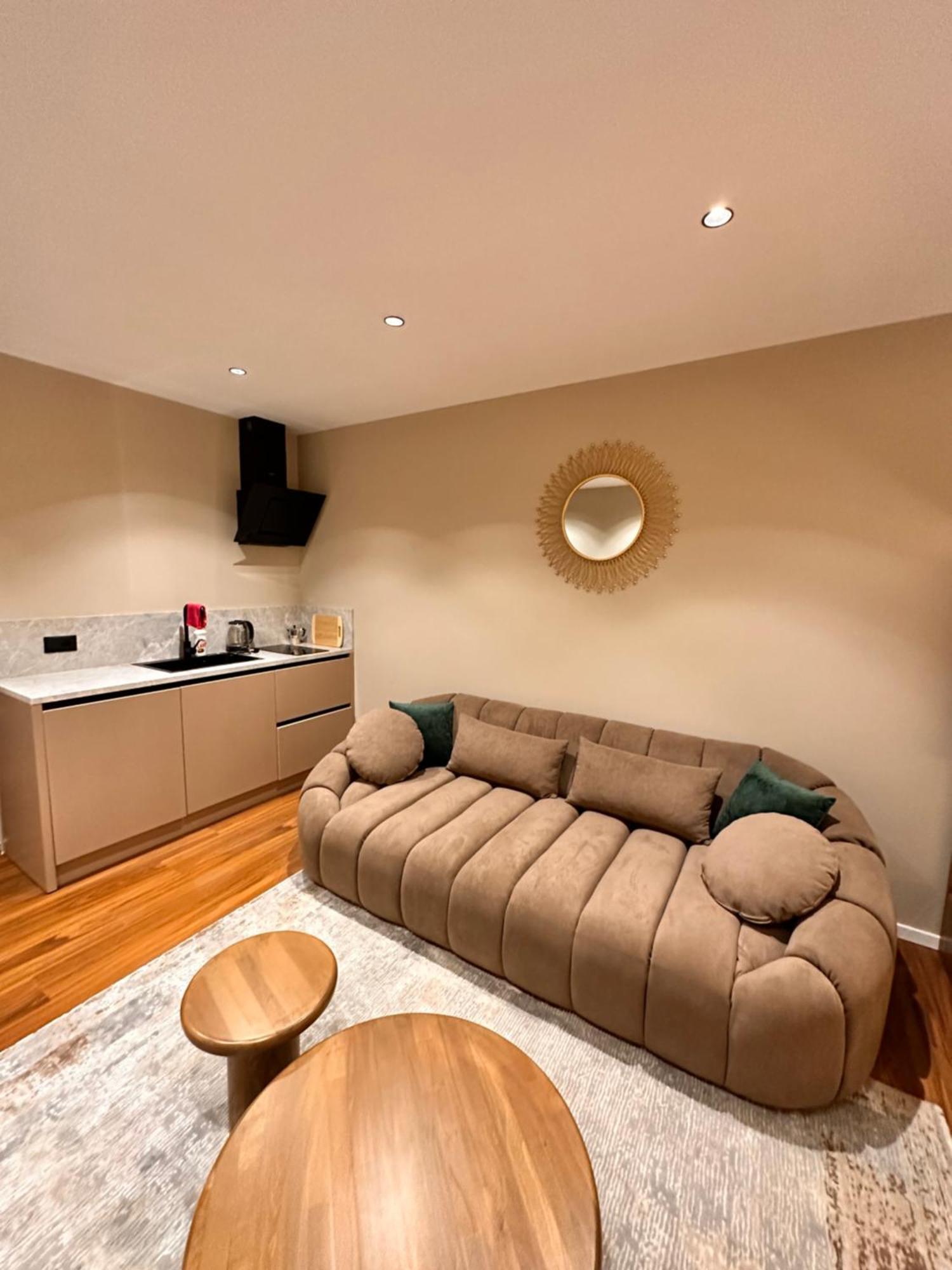 Aia Suites & Apartments 地拉那 外观 照片